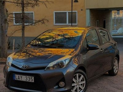 Begagnad Toyota Yaris Hybrid 101 HK (74 kW) 2013