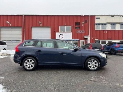 Begagnad Volvo V60 Momentum 180 HK (132 kW) 2011 Blå Kombi