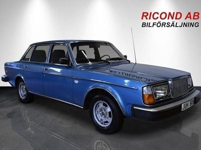Begagnad Volvo 260 140 HK (102 kW) 1977 Mörkblå Sedan