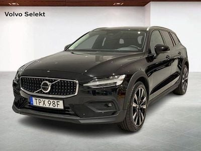 Svart Begagnad 2024 Volvo V60 CC Plus Kombi | 429 000 kr (Superpris)