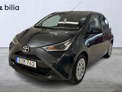 Begagnad Toyota Aygo X-play 72 HK (52 kW) 2018 Grå Halvkombi