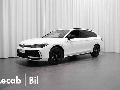 Pure white Ny 2025 VW Passat R-line Kombi | 548 300 kr (Marknadspris)