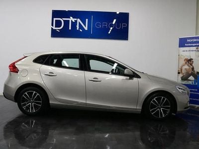 Brun Begagnad 2017 Volvo V40 Momentum Kombi | 139 500 kr (Marknadspris)