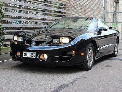 Svart Begagnad 1998 Pontiac Firebird Cab | 145 000 kr