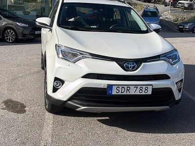 Begagnad 2017 Toyota RAV4 Hybrid SUV | 239 000 kr (Marknadspris)