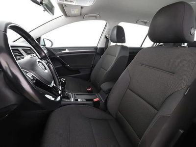 Vit Begagnad 2019 VW Golf VII Halvkombi | 135 000 kr (Marknadspris)