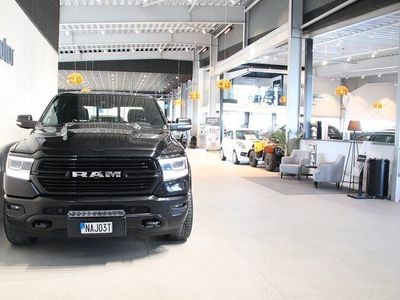 begagnad RAM 1500 Laie Sport box SoV Ledp 2 års 2019, Personbil