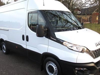 begagnad Iveco Daily 35-140 Högskåp 12 m3 Automat NYTT Drag 3500 kg 2021, Minibuss