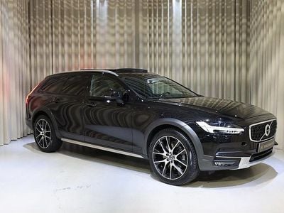 Svart Begagnad 2019 Volvo V90 CC SE Kombi | 369 900 kr (Dyr)