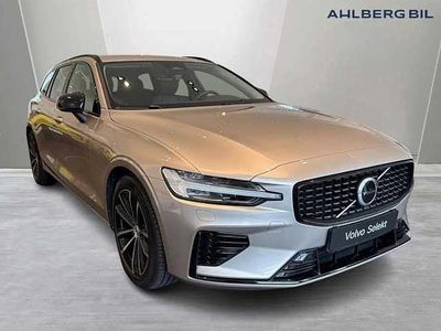 Ljusgrå Begagnad 2024 Volvo V60 Plus Kombi | 469 500 kr (Marknadspris)