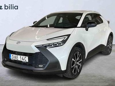 Vit Begagnad 2024 Toyota C-HR Style SUV | 449 000 kr (Lite dyr)