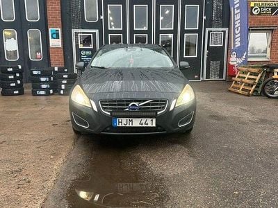 Grå Begagnad 2013 Volvo V60 Momentum Kombi | 80 000 kr (Marknadspris)