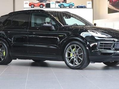 Svart Begagnad 2023 Porsche Cayenne Platinum Edition SUV | 799 000 kr