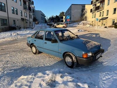 Begagnad Ford Escort 79 HK (58 kW) 1987 Halvkombi