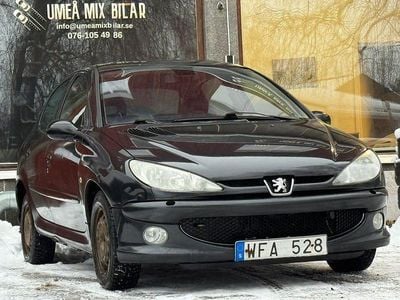 Svart Begagnad 2004 Peugeot 206 Halvkombi | 19 000 kr (Marknadspris)