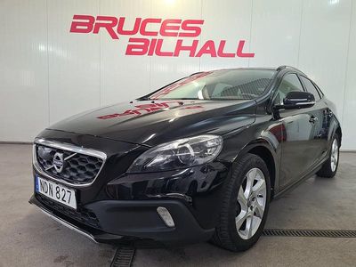 Begagnad Volvo V40 150 HK (110 kW) 2016 Svart Halvkombi