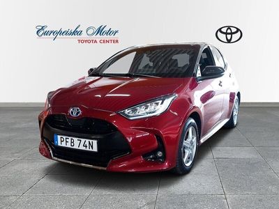 begagnad Toyota Yaris Hybrid Style Bi-tone Vinterhjul SPI