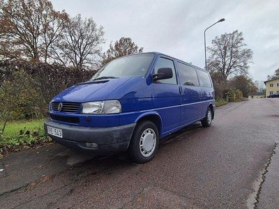 Blå Begagnad 2003 VW Caravelle Minibuss | 47 000 kr