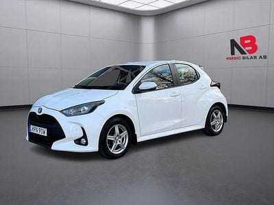 Begagnad Toyota Yaris 118 HK (86 kW) 2022 Vit Halvkombi