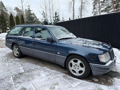 Begagnad Mercedes 300 147 HK (108 kW) 1995 Mörkblå