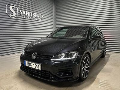 Svart Begagnad 2017 VW Golf VII R Halvkombi | 299 500 kr