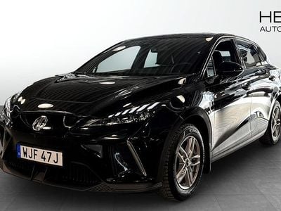 Begagnad MG MG4 EV Luxury 150 kW (204 HK) 2022 Svart Halvkombi