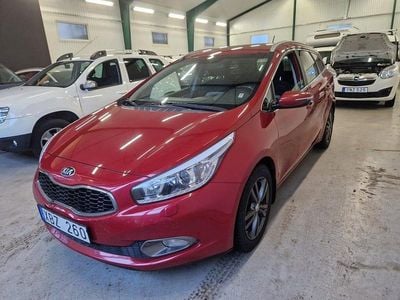 Begagnad Kia Ceed Comfort 128 HK (94 kW) 2014 Röd Halvkombi