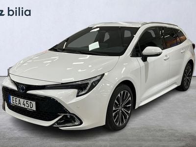 Vit Begagnad 2024 Toyota Corolla Style Kombi | 329 900 kr (Marknadspris)
