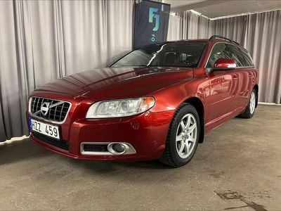 Röd Begagnad 2011 Volvo V70 Momentum Kombi | 104 900 kr (Marknadspris)
