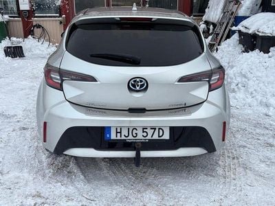 Begagnad Toyota Corolla Hybrid Style 122 HK (89 kW) 2019 Silver Halvkombi