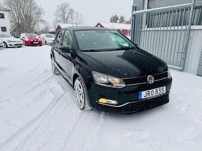 Svart Begagnad 2016 VW Polo Halvkombi | 99 900 kr (Marknadspris)