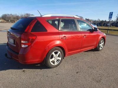 Begagnad Kia Ceed Sportswagon 115 HK (84 kW) 2010 Metalliclack Kombi