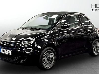 Svart Begagnad 2022 Fiat 500e Icon Halvkombi | 209 900 kr (Marknadspris)