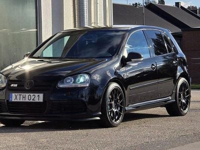 Svart Begagnad 2006 VW Golf V R Halvkombi | 139 900 kr