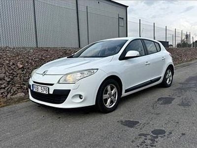 Vit Begagnad 2010 Renault Mégane III Halvkombi | 32 000 kr (Marknadspris)