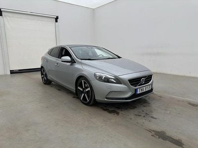 Begagnad Volvo V40 Momentum 190 HK (139 kW) 2015 Silver Halvkombi