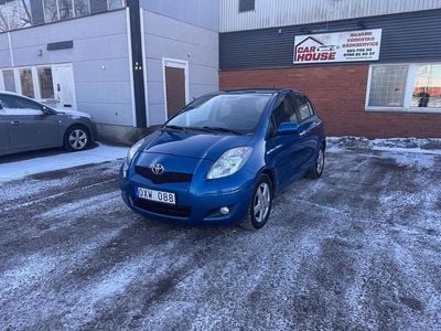 Begagnad Toyota Yaris 99 HK (72 kW) 2011 Blå Halvkombi