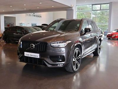 Grå Begagnad 2023 Volvo XC90 R-Design SUV | 649 900 kr (Marknadspris)