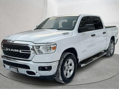 Vit Begagnad 2023 RAM 1500 Pickup | 740 000 kr