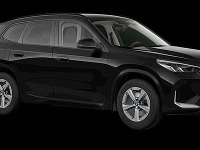 Black sapphire metallic Ny 2025 BMW X1 Shadowline SUV | 559 700 kr (Bra pris)