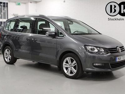 Grå Begagnad 2022 VW Sharan Minibuss | 374 900 kr (Lite dyr)