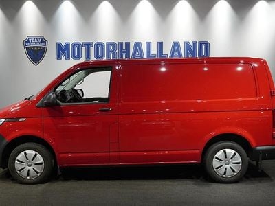 Röd Begagnad 2023 VW Transporter Van | 379 900 kr