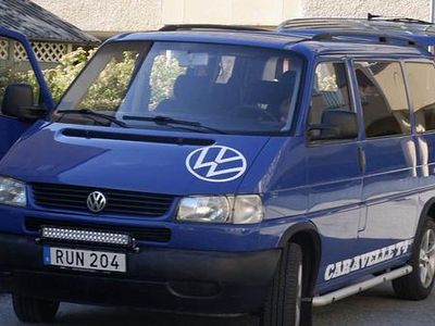 Blå Begagnad 2001 VW Caravelle Minibuss | 40 000 kr
