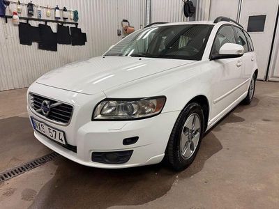 Vit Begagnad 2010 Volvo V50 Momentum Kombi | 49 500 kr (Lite dyr)