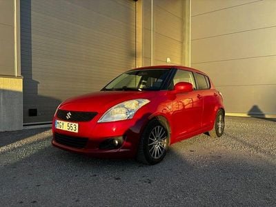 Begagnad Suzuki Swift 94 HK (69 kW) 2013 Röd Halvkombi