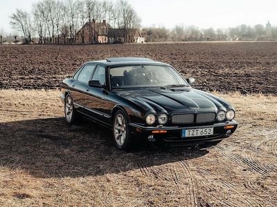 Begagnad Jaguar XJR R 363 HK (266 kW) 1997 Grå Sedan