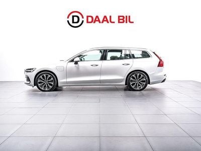 Begagnad Volvo V60 Core 350 HK (257 kW) 2022 Vit Kombi