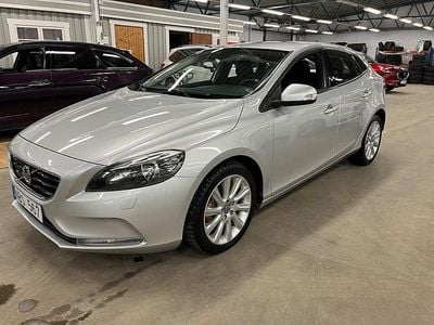 Begagnad Volvo V40 116 HK (85 kW) 2012 Ljusgrå Halvkombi