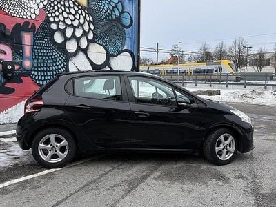 Begagnad Peugeot 208 68 HK (50 kW) 2012 Svart Halvkombi