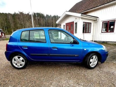 Blå Begagnad 2006 Renault Clio R.S. Halvkombi | 18 000 kr (Marknadspris)